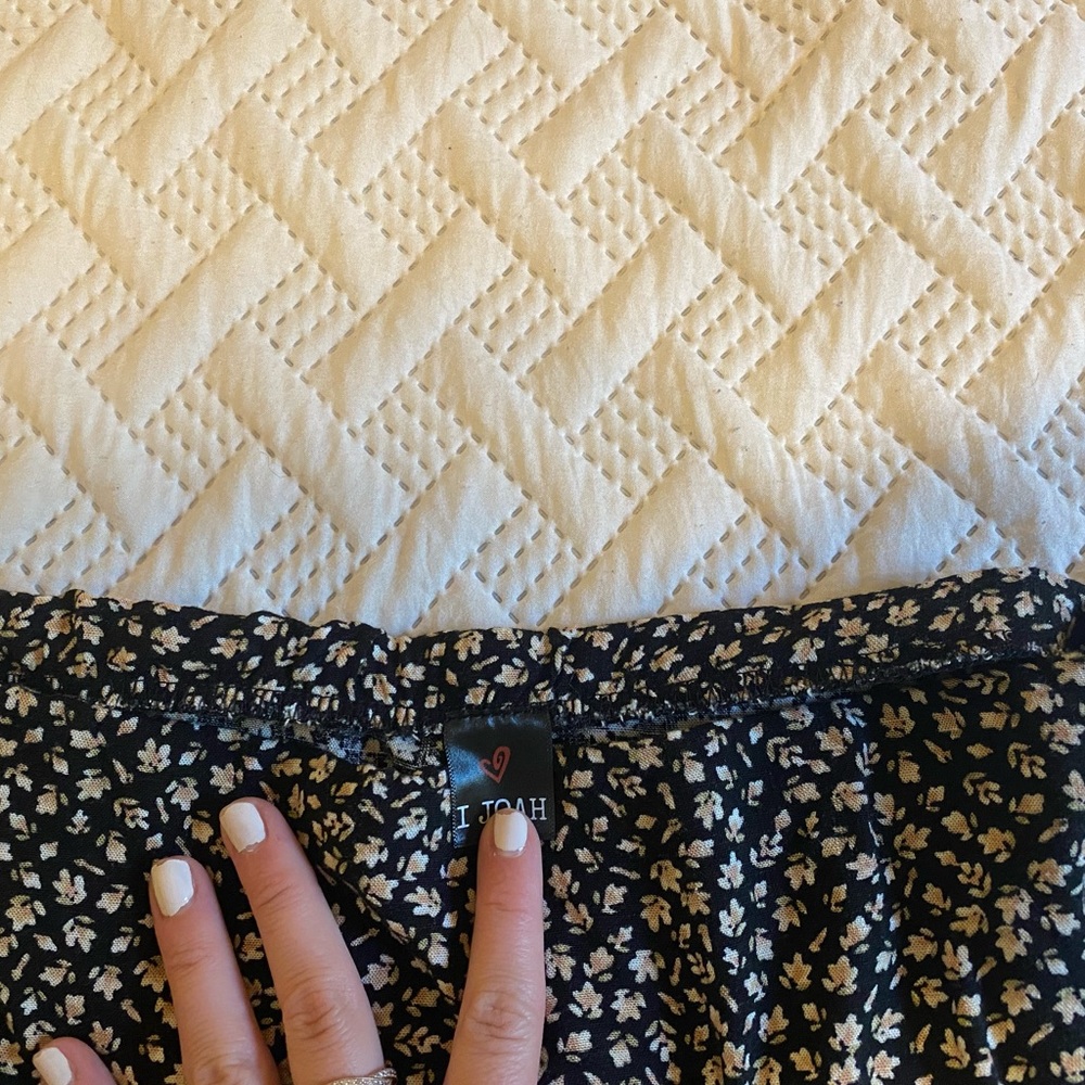 FLORAL MINI SKIRT (BLACK) - Picture 9 of 10